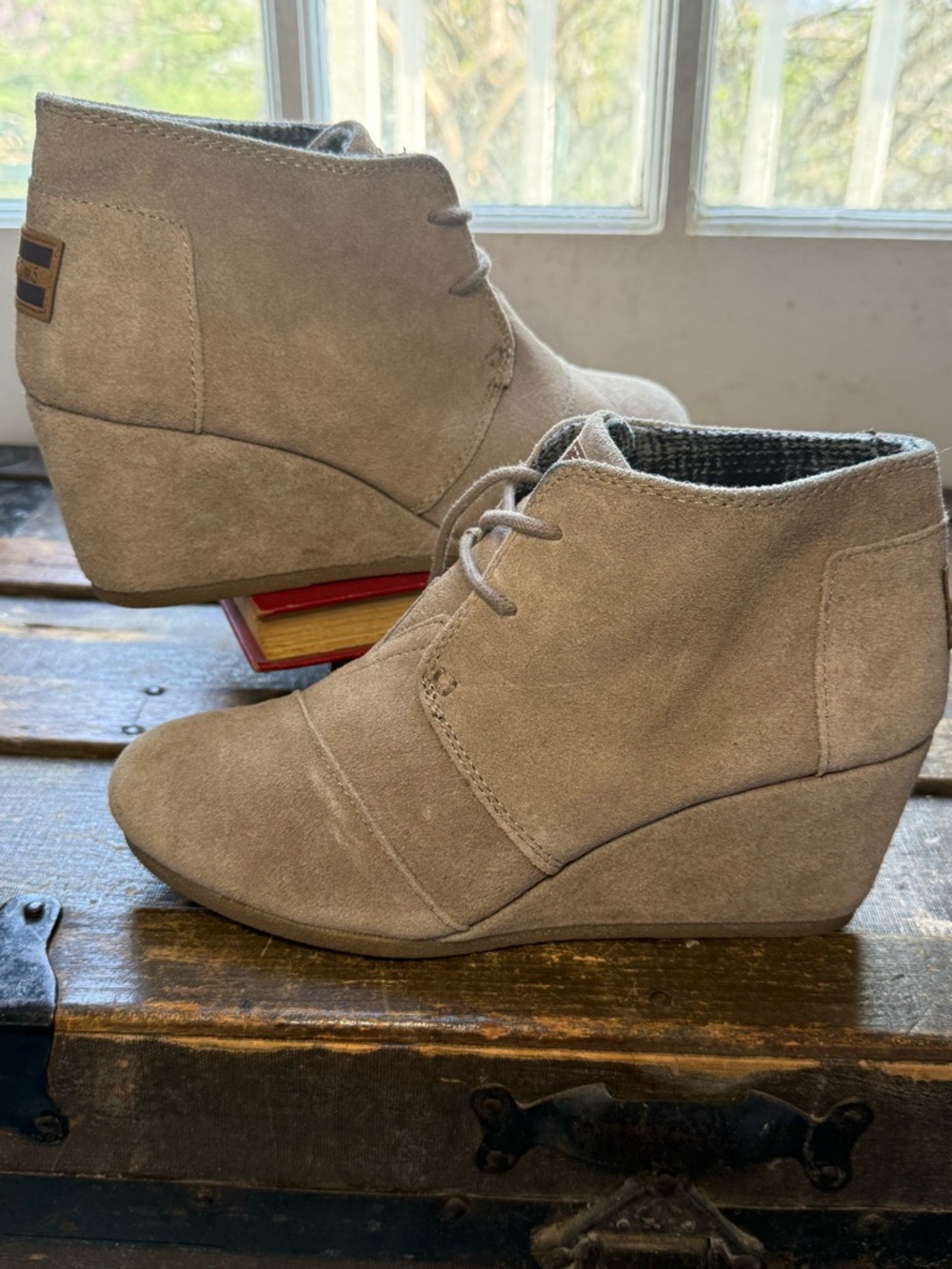 TOMS Gray Suede Wedge Lace Up Chukka Booties - Women’s 8.5